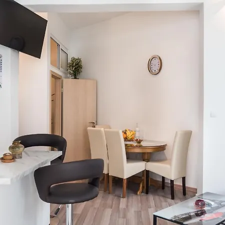Apartment Comfortable Classy Apartment Close To Znjan Beach
