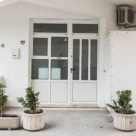 Apartment Comfortable Classy Apartment Close To Znjan Beach *